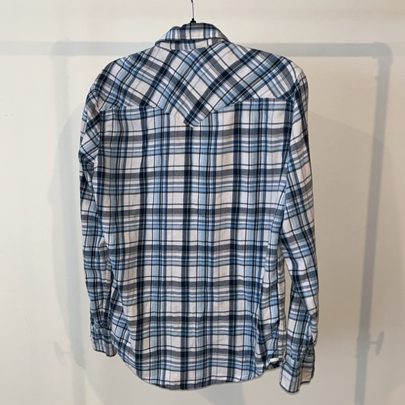 Levi’s plaid button down - Picture 3 of 4